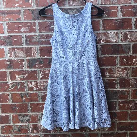 Lace dress - Picture 1 of 3